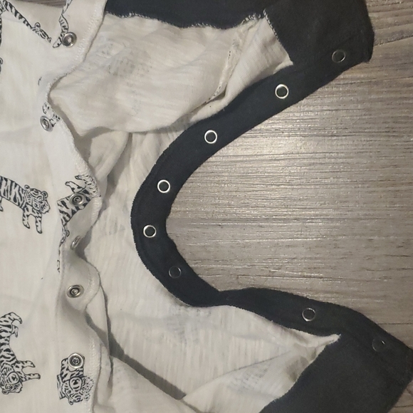 Old Navy | Toddler Summer Romper | Black White Tigers | 18-24 Months - Picture 4 of 4